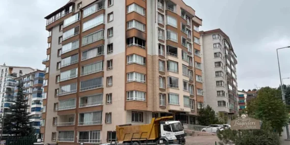 Ankara’da Ev Yangını: Mahsur Kalan Anne ile Oğlu Son Anda Kurtarıldı