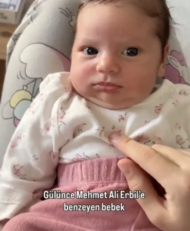 Sosyal Medyada Paylaşılan Sevimli Bebeğin Gülümsemesi Kısa Sürede Gündem Oldu