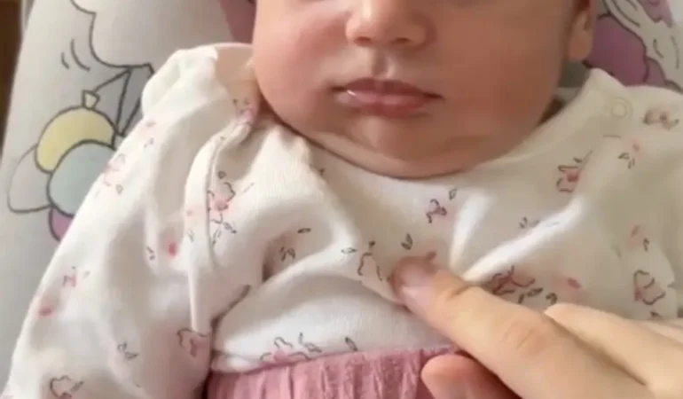 Sosyal Medyada Paylaşılan Sevimli Bebeğin Gülümsemesi Kısa Sürede Gündem Oldu