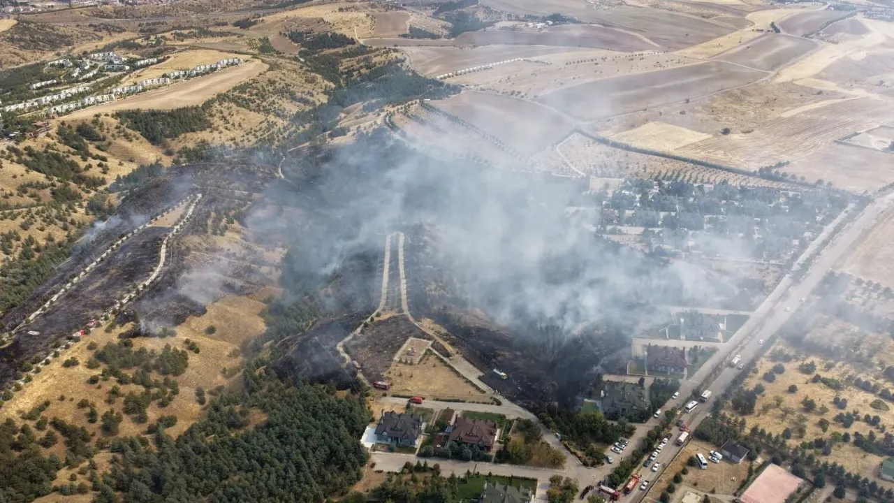 Ankara Gölbaşı’ndaki Ormanlık Alanda Çıkan Yangını Kontrol Altına Alındı