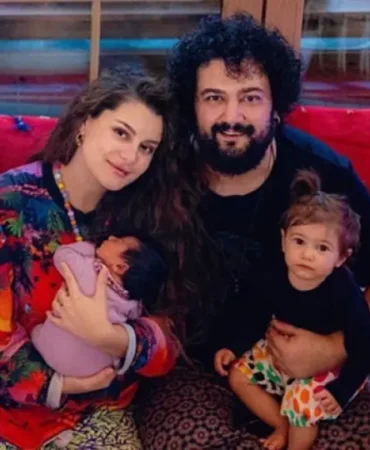 Şarkıcı Atiye Dördüncü Kez Anne Oldu