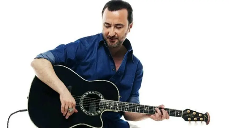 Şarkıcı Nev Karaciğer Rahatsızlığı Nedeniyle Yoğun Bakımda Tedavi Görmeye Başladı