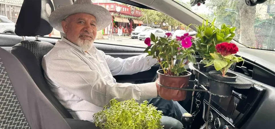 Ankara’da Çiçek Bahçesine Dönen Taksi Ziyaretçilerin İlgi Odağı Oldu
