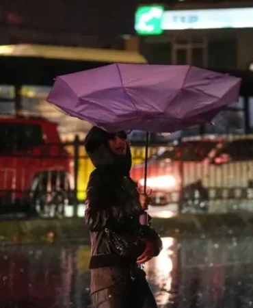 İstanbul’da Sağanak Yağış Bilanço Ağırlaştı: İki Can Kaybı, Yüzlerce Su Baskını ve Heyelan