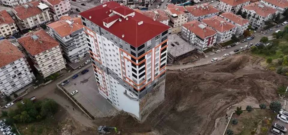 Ankara Mamak’ta Toprak Kayması Nedeniyle İstinat Duvarı Çöktü