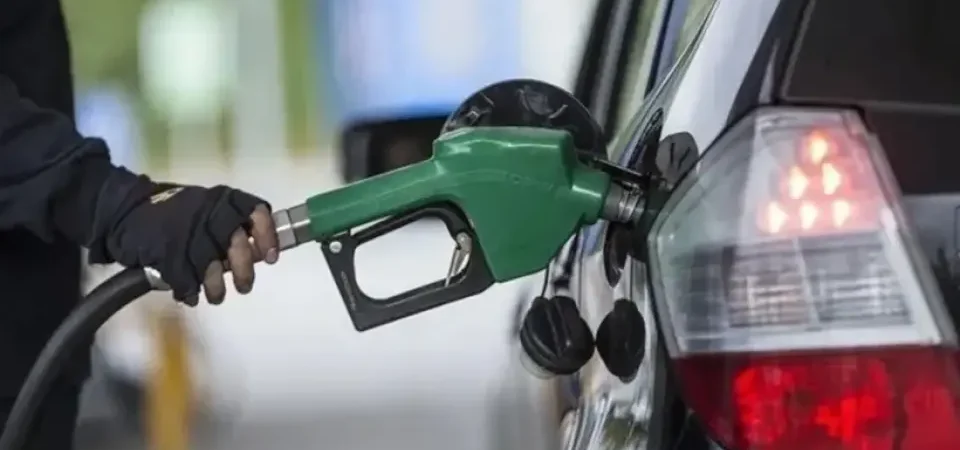 Akaryakıt Fiyatlarında Gece Yarısı Sürprizi: Benzin ve Motorine Zam Geldi