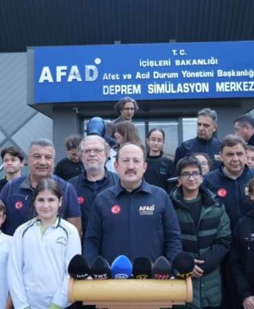 Ankara’da Öğrencilere Simülasyonla Deprem Eğitimi Verildi