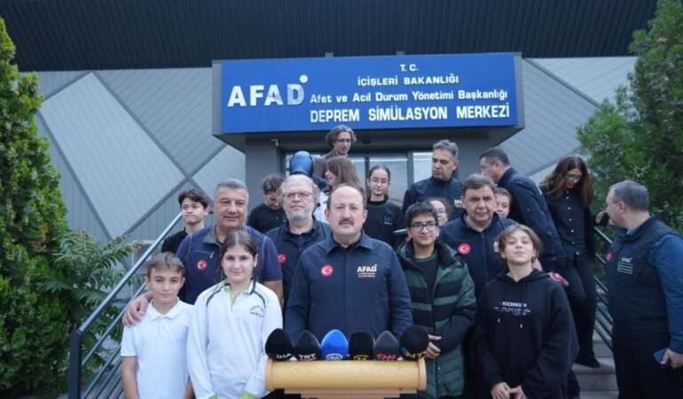 Ankara’da Öğrencilere Simülasyonla Deprem Eğitimi Verildi