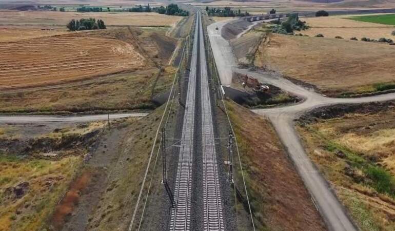 Ankara-Kayseri Arası 1 Saat 45 Dakika Oluyor