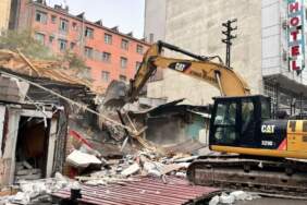 Çankırı Caddesi’nde Sakıncalı Yapılar Altındağ Belediyesi Ekiplerince Yıkılıyor