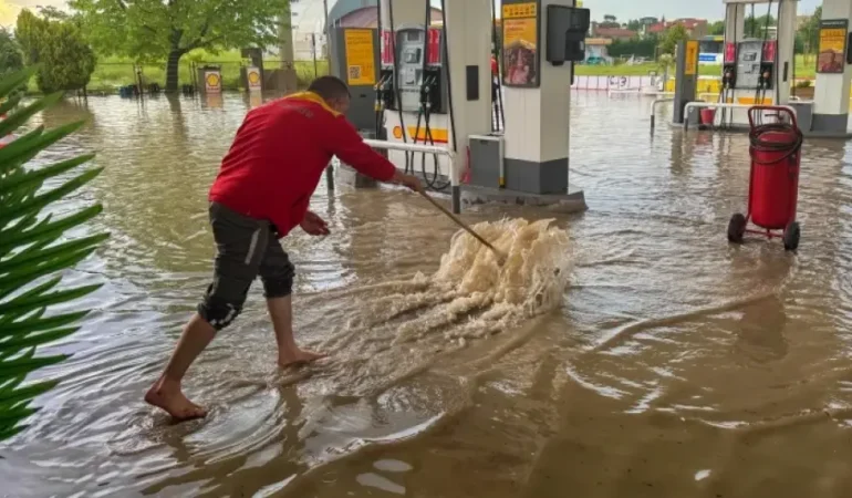 Meteoroloji’den Sağanak Yağış Uyarısı: 5 İle Turuncu ve Sarı Kod