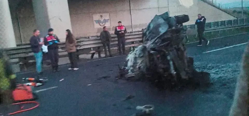 Ankara’da Feci Kaza: Refüje Çarpan Otomobil Alev Aldı, Sürücü Hayatını Kaybetti