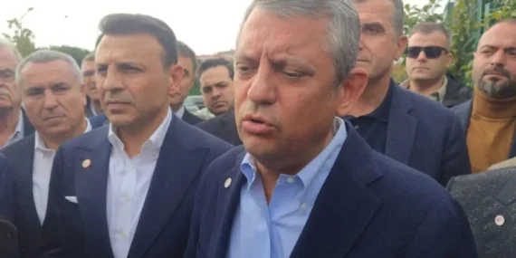 Özgür Özel’den Basın Özgürlüğü ve İletişim Kanalları Vurgusu: “Yeni Mecralarla Bu Cendereden Çıkacağız”