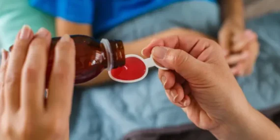 3 Yaşındaki Çocuğun Vefatında Ateş Düşürücü Şüphesi: Masum Sanılan İlaçlar Nasıl Risk Oluşturuyor?