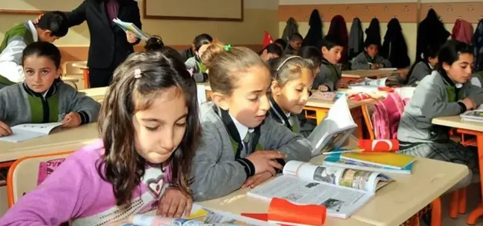 MEB İstatistikleri Eğitimdeki Eşitsizliği Gözler Önüne Serdi: Onlarca Kentte Sınıflar Türkiye Ortalamasının Üzerinde