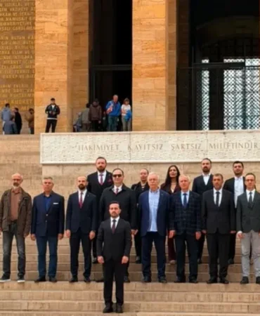 Sağlıklı Yaş Alma ve Longevity Derneği (SAYLOD) Heyeti Anıtkabir’i Ziyaret Etti
