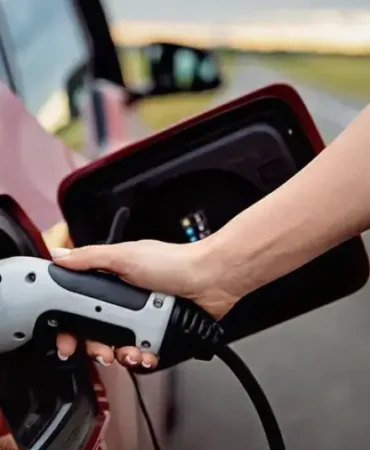 Akaryakıt Zamları Otomotiv Tercihlerini Değiştirdi: Elektrikli Araçlara Talep Artıyor
