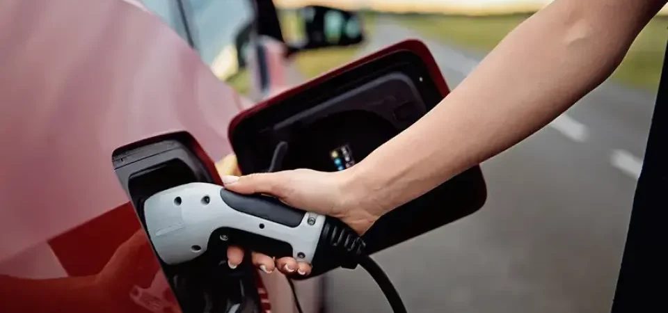Akaryakıt Zamları Otomotiv Tercihlerini Değiştirdi: Elektrikli Araçlara Talep Artıyor