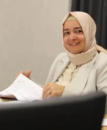 Fatma Betül Sayan Kaya’nın Eğitim Hayatı Tartışmaların Odağında: Eski Rektörden Açıklama