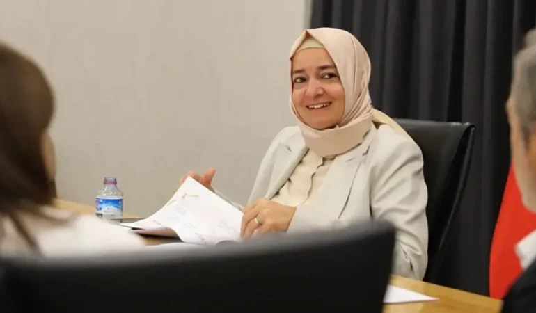 Fatma Betül Sayan Kaya’nın Eğitim Hayatı Tartışmaların Odağında: Eski Rektörden Açıklama