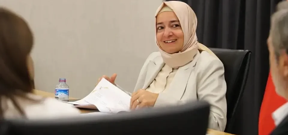 Fatma Betül Sayan Kaya’nın Eğitim Hayatı Tartışmaların Odağında: Eski Rektörden Açıklama