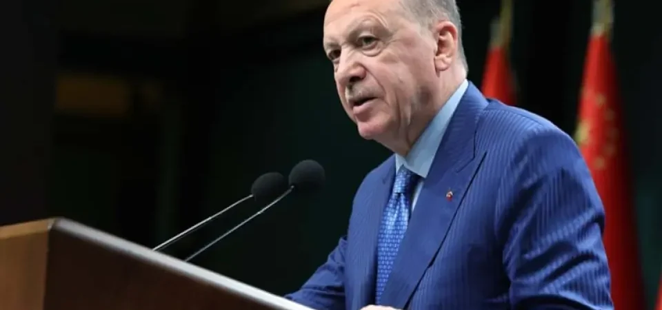 Financial Times’tan Türkiye Analizi: “18 Milyar Dolarlık Fon Skandalı Erdoğan’ın Konumunu Olumsuz Etkileyebilir”