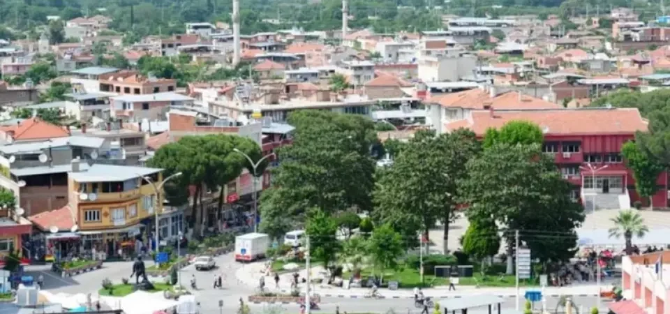 Türkiye’nin Trafik Işığı Olmayan Tek İlçesi: Sürücülerin Işıksız Kültürle Seyrettiği Yenipazar