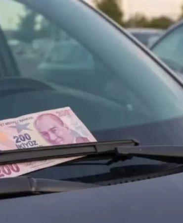 Sürücülere Yönelik Otopark Uyarısı: Ön Camdaki “200 Lira” Tuzağına Dikkkat