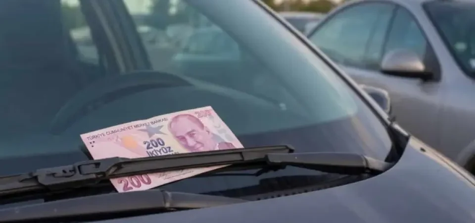 Sürücülere Yönelik Otopark Uyarısı: Ön Camdaki “200 Lira” Tuzağına Dikkkat
