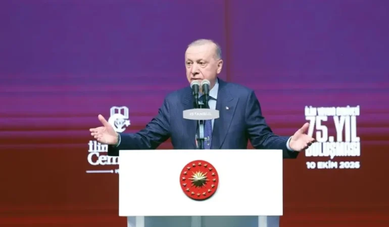 Cumhurbaşkanı Erdoğan’dan “Tekno-Oligark” Uyarısı: “En Büyük Güvencemiz TEKNOFEST Gençliğidir”